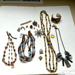 Vintage Jewelry - 19 pieces